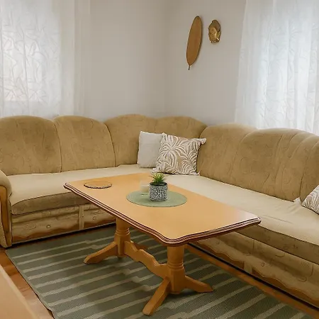 Vikendica Amaro Nyaraló *