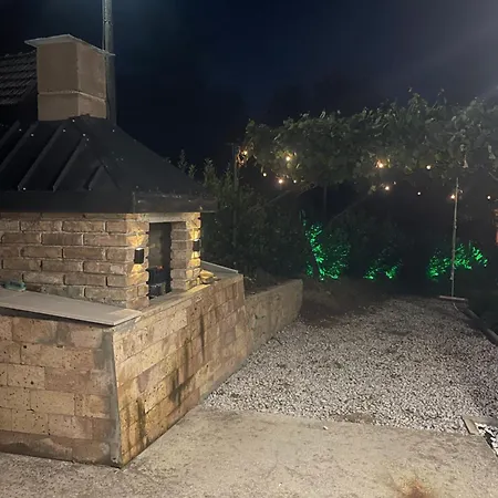 Vikendica Amaro بيت للعطل